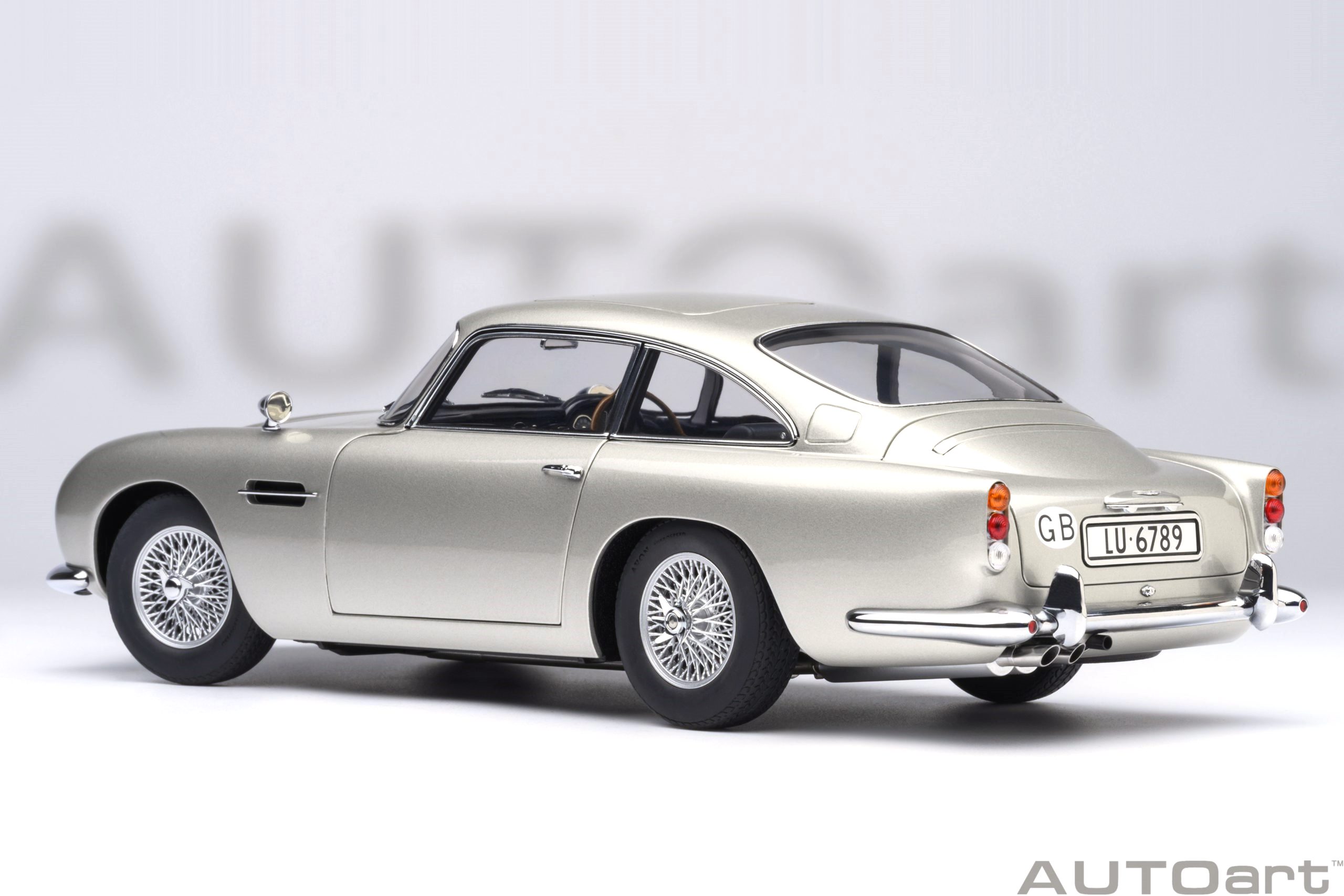 Aston Martin DB5 Goldfinger silver 1:18 AUTOart