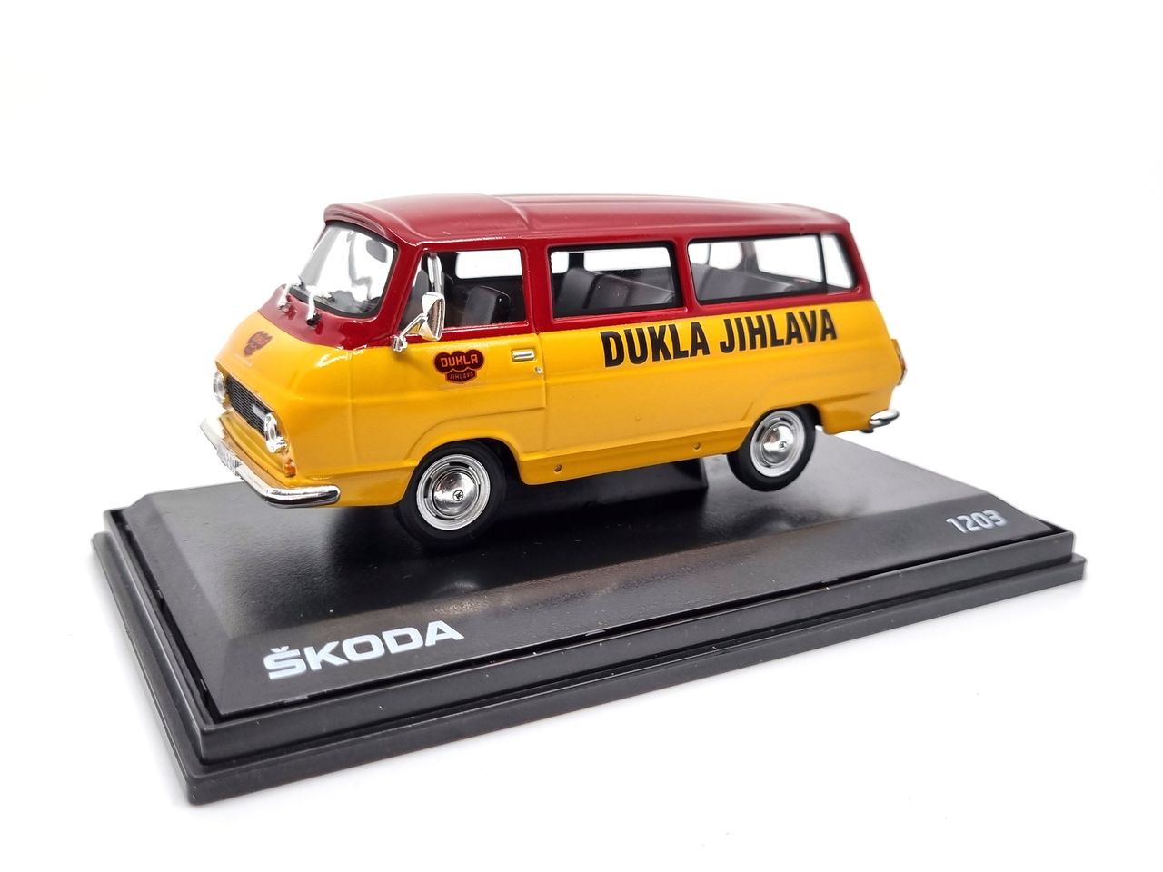 Škoda 1203 Dukla Jihlava limitovaná edice "Hokej 88" 1:43 Svět autíček