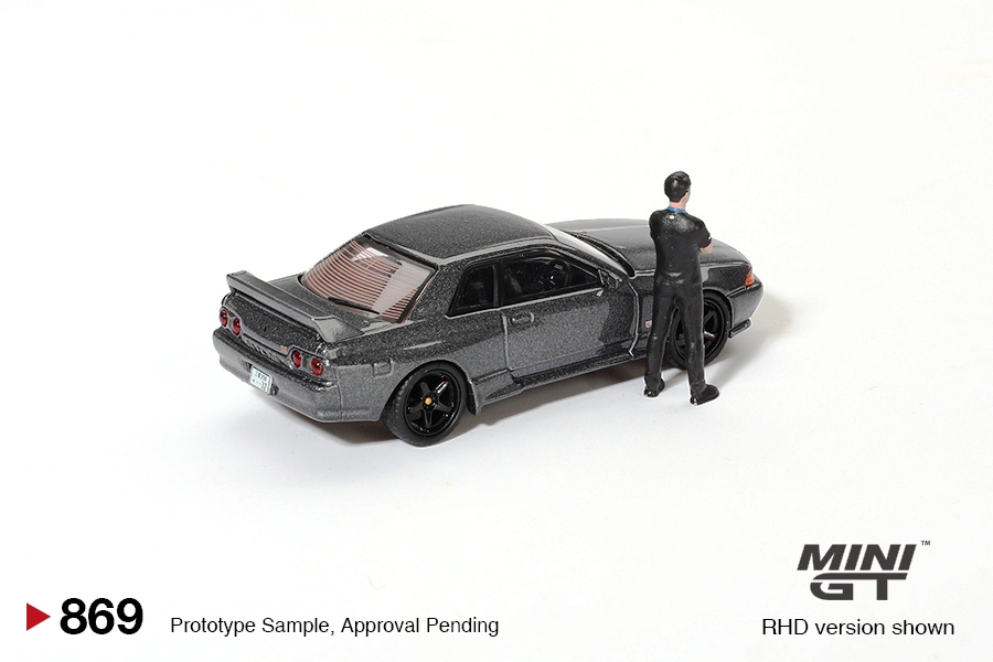 Nissan Skyline GT-R (R32) Gunmetal W/ Matsuda Figure Tsugio Matsuda Collection 1992 1:64 Mini GT