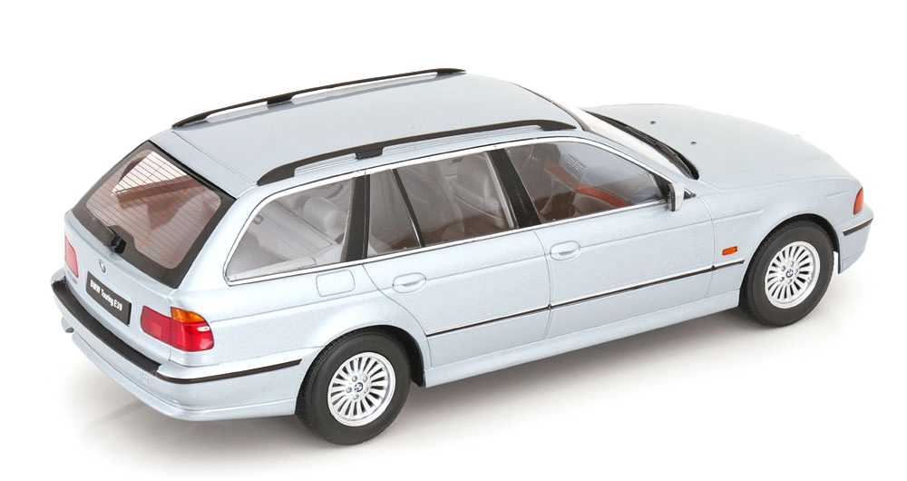 BMW 5-series Touring E39 1998 artic silver 1:18 Triple9 Collection