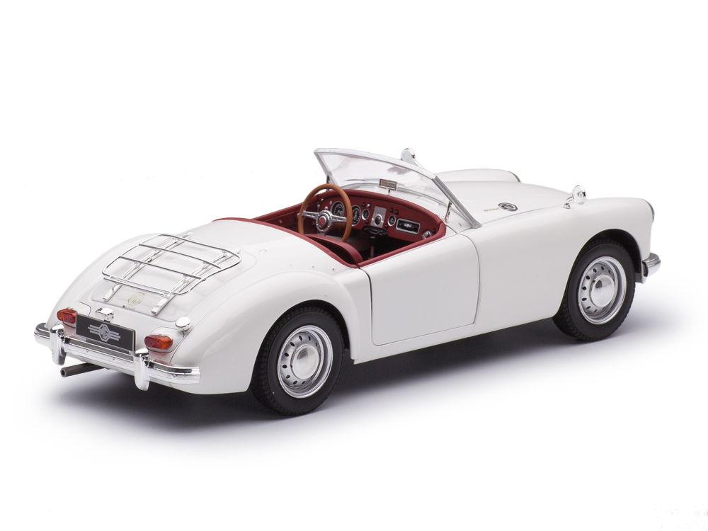 MGA MKII A1600 open convertible with Luggage Rack 1961 1:18 Triple9 Collection