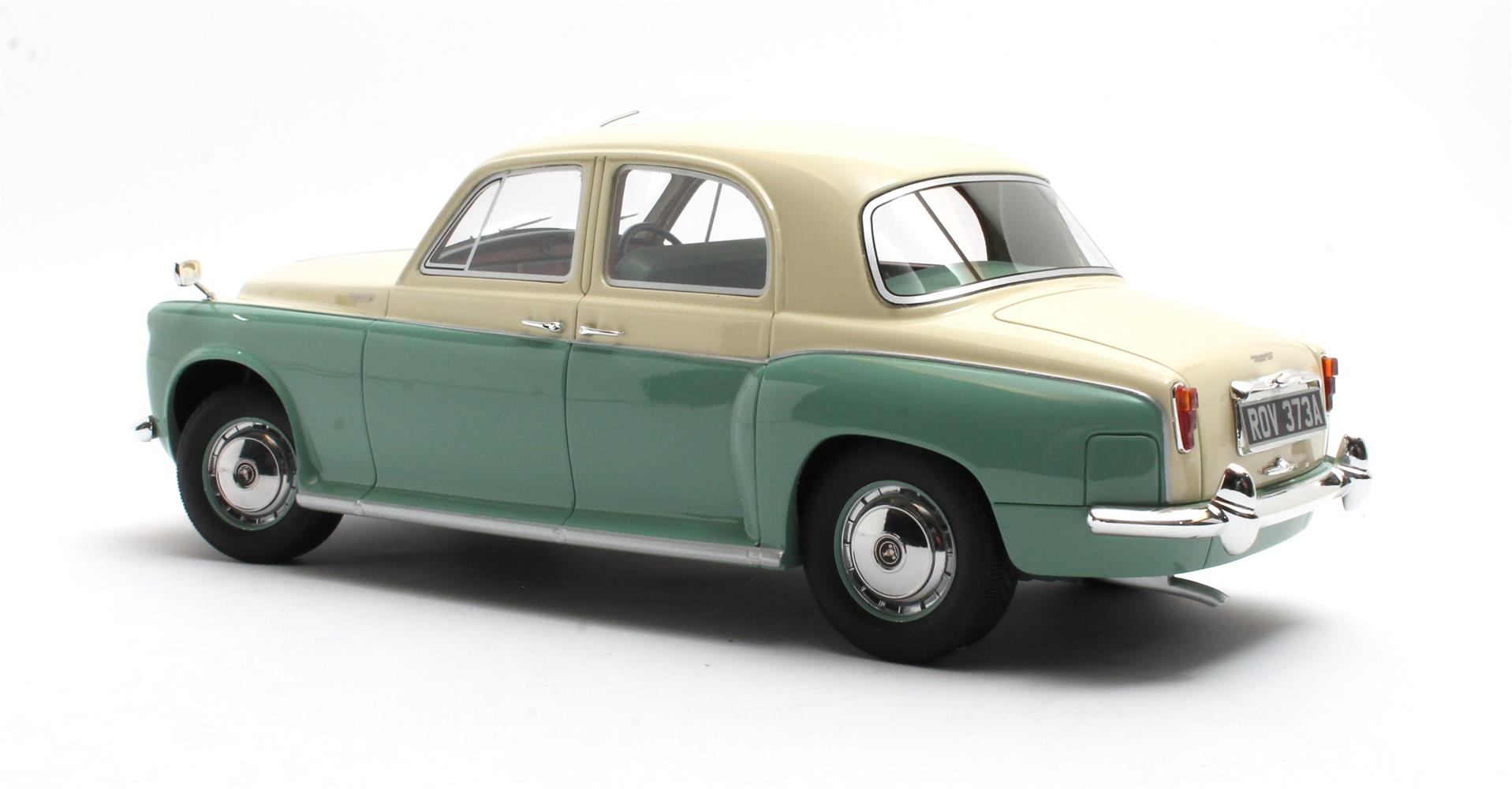 Rover 110 P4 1962 white/green 1:18 Cult Scale Models
