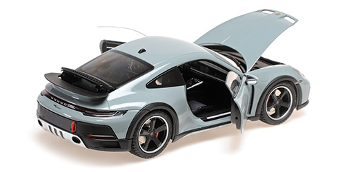Porsche 911 Dakar 2022 green metallic 1:18 Minichamps 