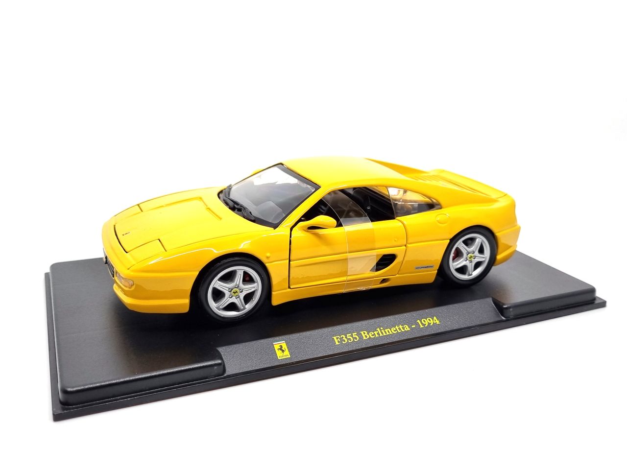 Ferrari F355 Berlinetta 1994 yellow 1:24 Altaya (Bburago)