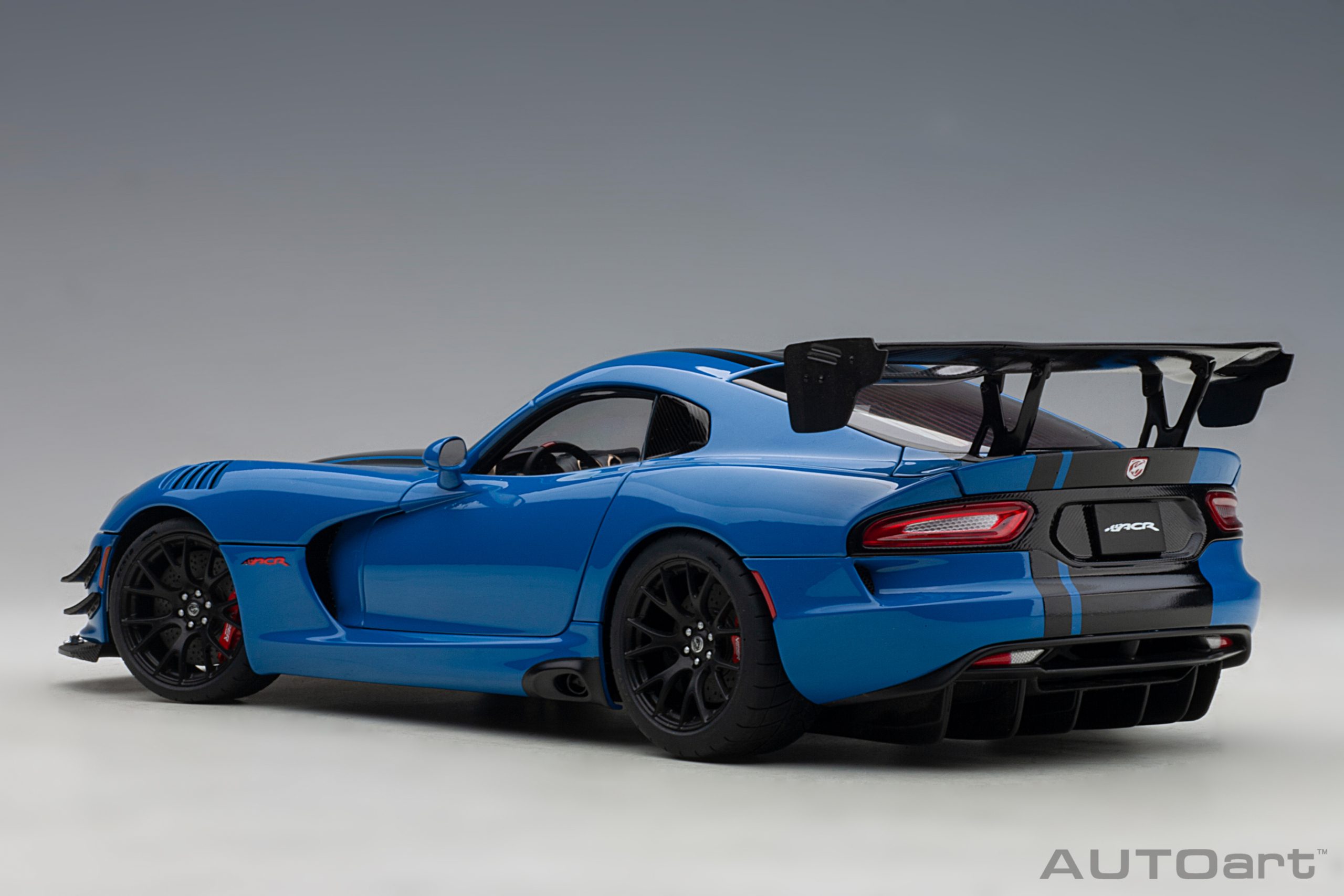 Dodge Viper ACR 2017 competition blue/black stripes 1:18 AUTOart
