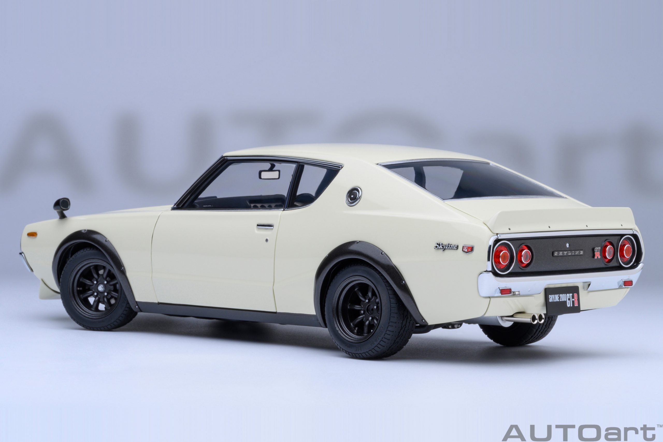 Nissan Skyline 2000 GT-R 1973 Tuned Version white 1:18 AUTOart