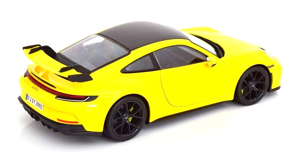 Porsche 911 992 GT3 Coupe 2022 yellow 1:18 Maisto
