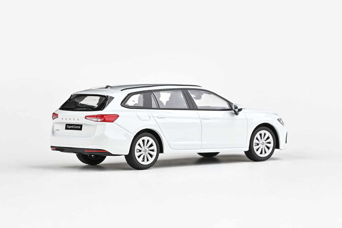 Škoda Superb IV Combi 2023 Bílá Purity 1:43 Abrex