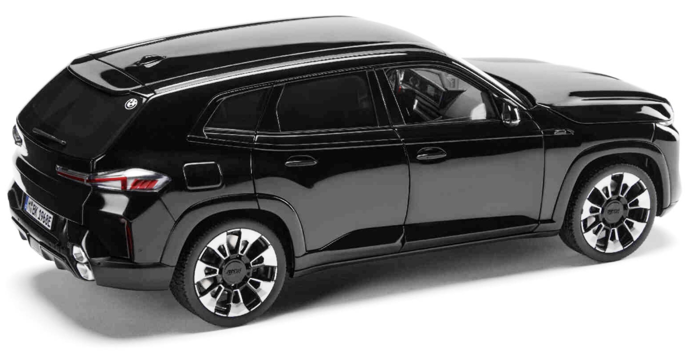 BMW XM G09 saphire black 1:18 BMW Collection