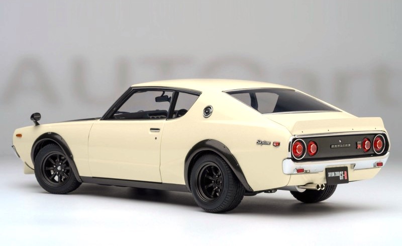 Nissan Skyline 2000 GT-R Tuned Version Coupe 1973 white/black 1:18 AUTOart