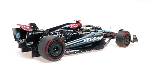 Mercedes-AMG Petronas F1 Team W15 E Performance #44 L.Hamilton Abu Dhabi GP 2024 with Figurine - Last Race Mercedes GP 1:12 Minichamps