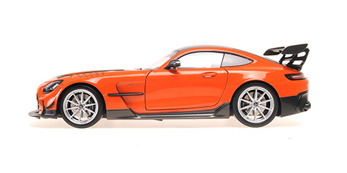 Mercedes-AMG GT Black Series 2021 orange/silver wheels 1:18 Minichamps