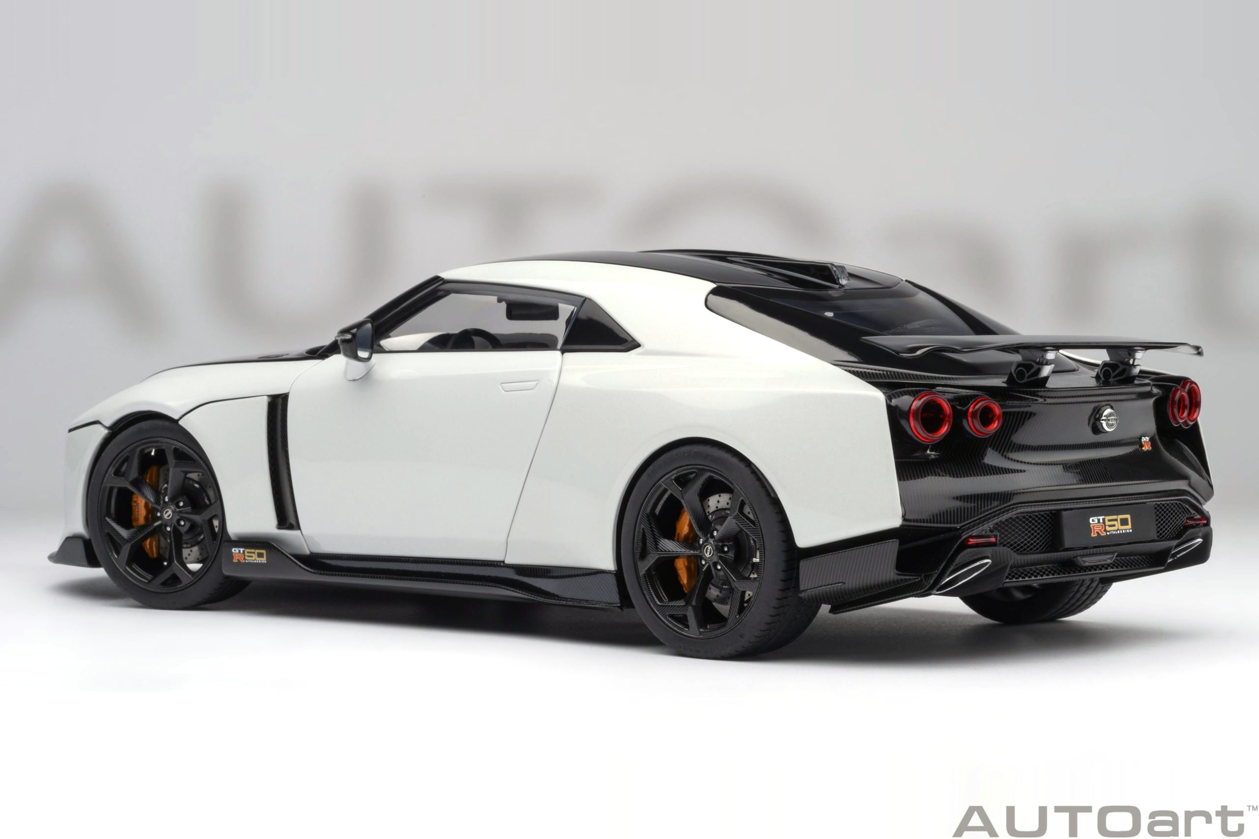 Nissan GT-R50 By Italdesign 2020 white metallic/black 1:18 AUTOart