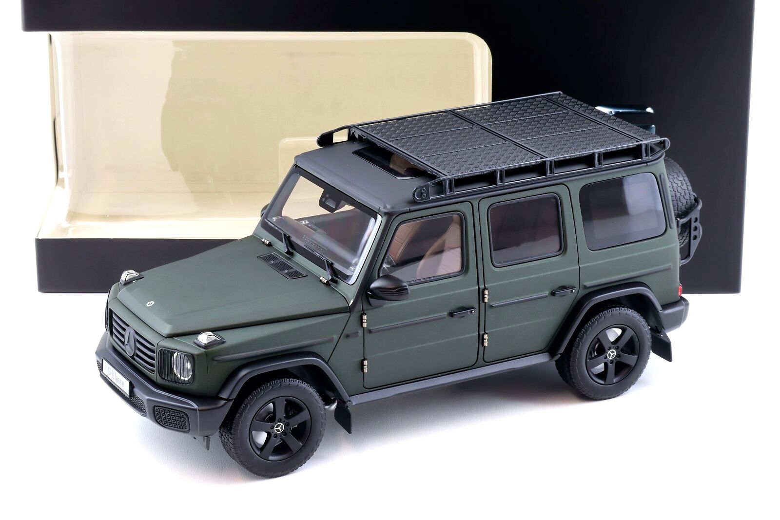Mercedes-Benz G-Klasse Professional Line W465 olive green 1:18 Norev