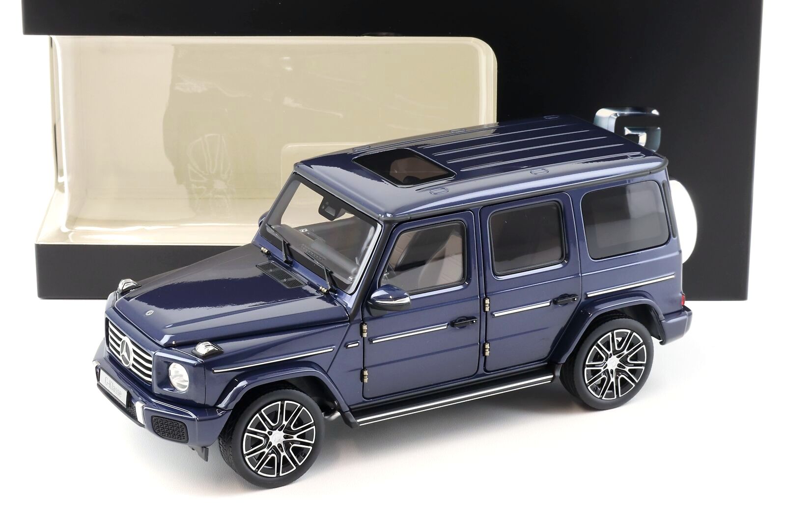 Mercedes-Benz G-Klasse AMG Line W465 sodalith blue 1:18 Norev