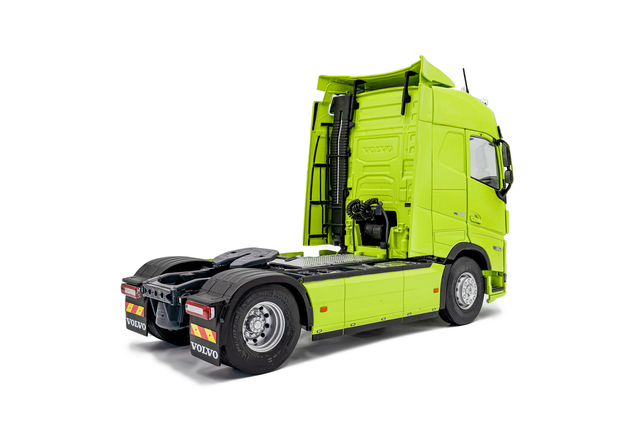 Volvo Trucks FH Globetrotter XL 2023 neon green 1:24 Solido