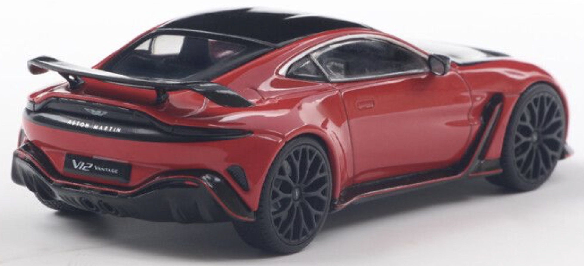 Aston Martin Vantage V12 2023 red 1:43 Solido
