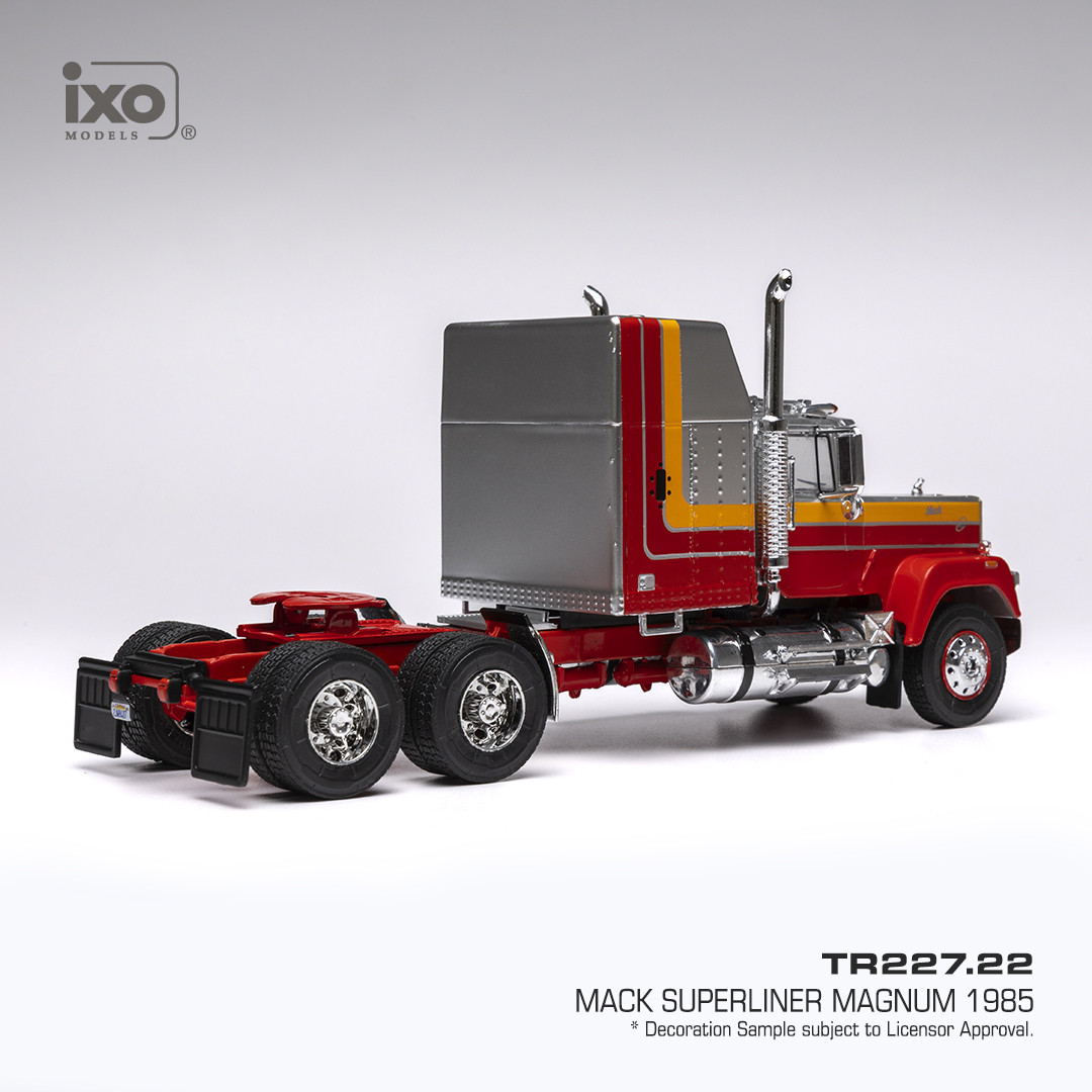 Mack Superliner Magnum 1985 silver/red 1:43 Ixo Models