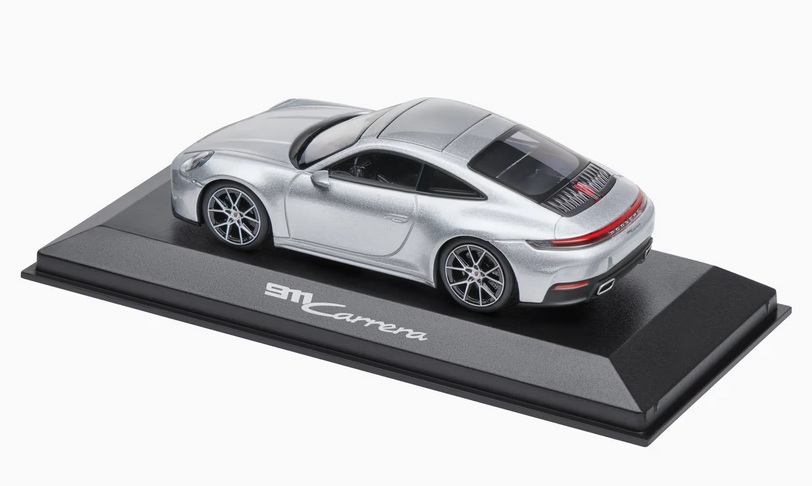 Porsche 911 Carrera Coupé 992.2 GT silver metallic 1:43 Porsche Dealer Edition