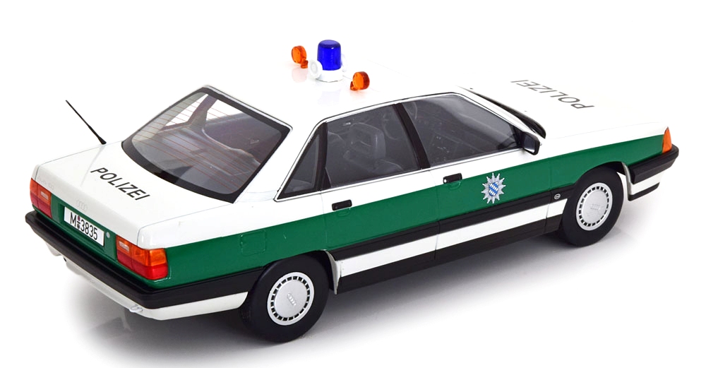 Audi 100 C3 1989 *Polizei* 1:18 Triple9 Collection