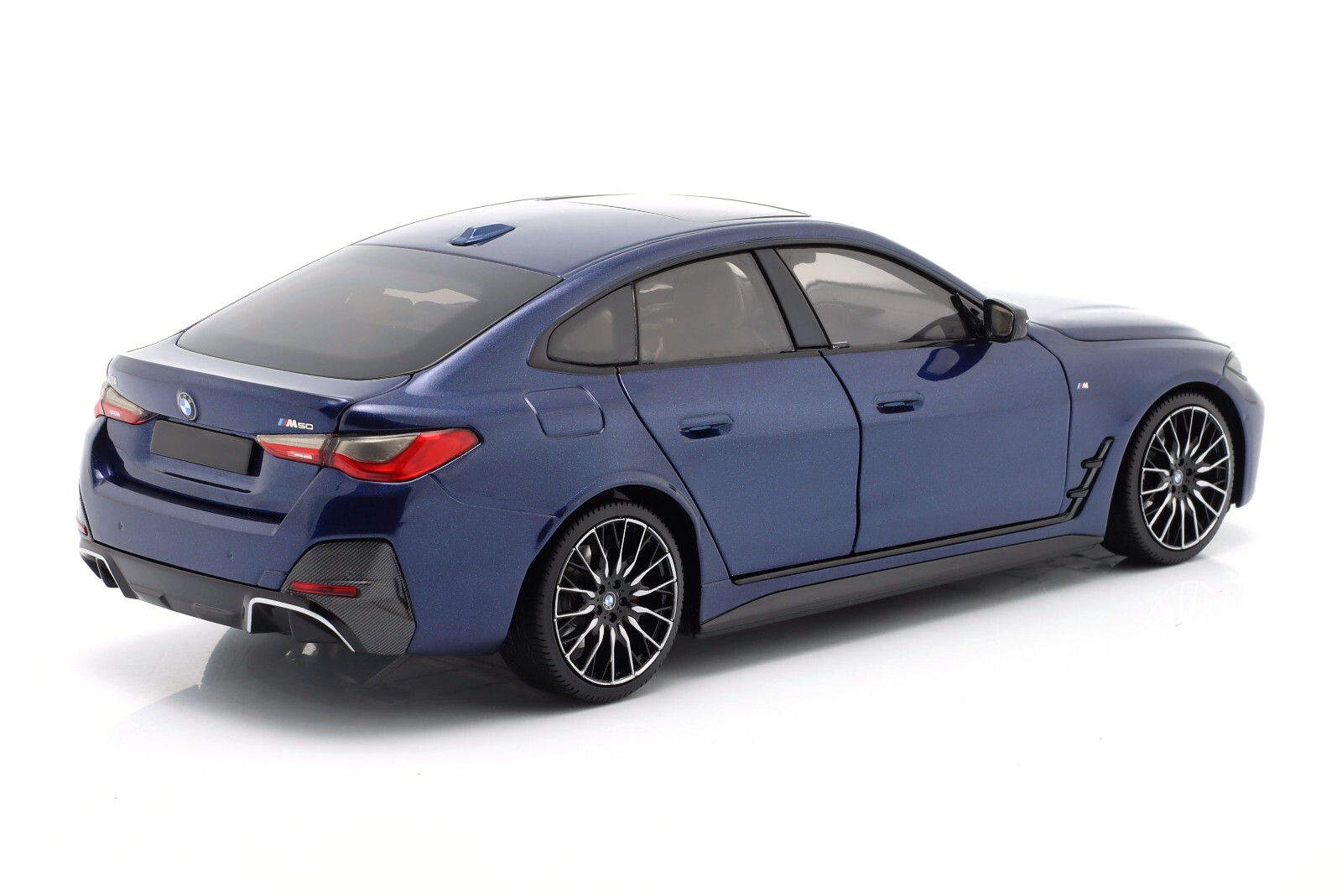 BMW i4 M50 2022 blue 1:18 Minichamps 