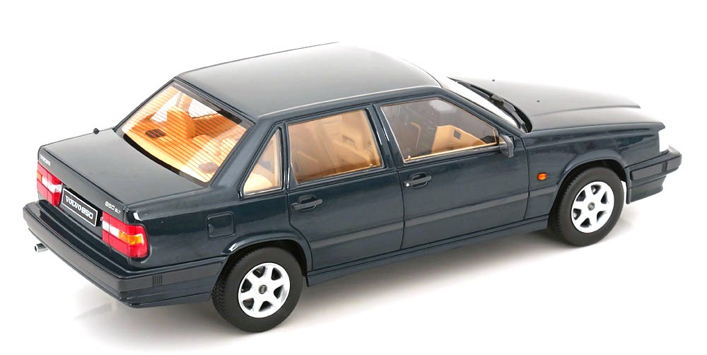 Volvo 850 1993 tropical green metallic 1:18 Triple9 Collection