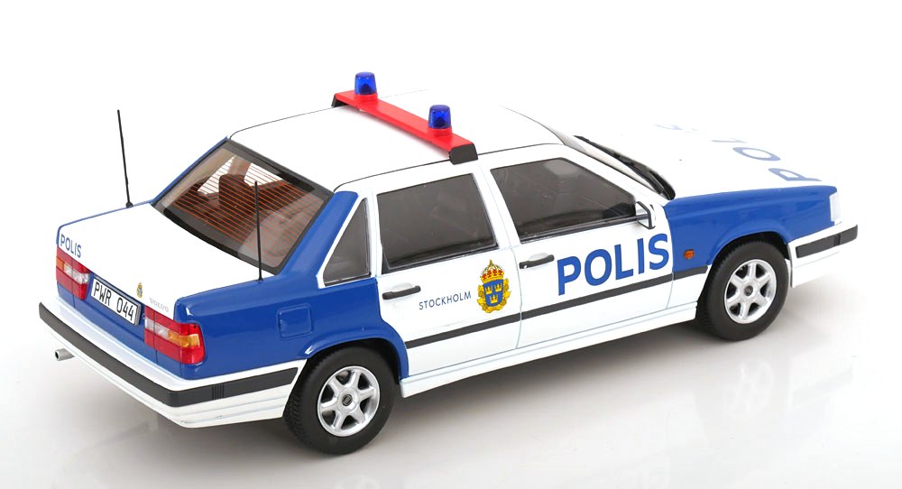Volvo 850 Polis Stockholm 1993 white/blue 1:18 Triple9 Collection
