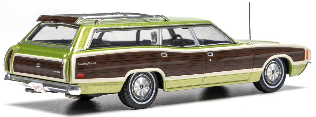 Ford LTD Country Squire 1972 light green 1:43 Ixo Models