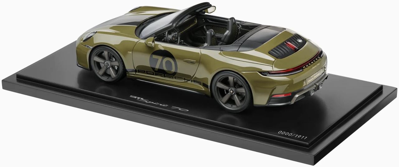 Porsche 911 Spirit 70 Olive Neo 1:18 Porsche Dealer edition