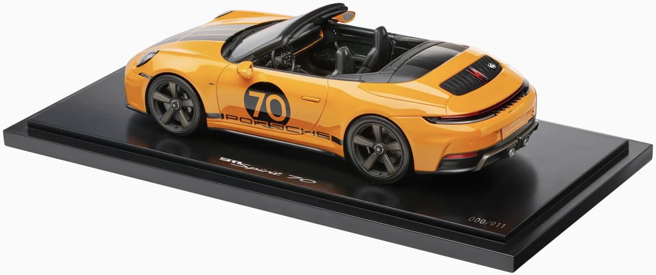 Porsche 911 Spirit 70 Signal Orange 1:18 Porsche Dealer edition