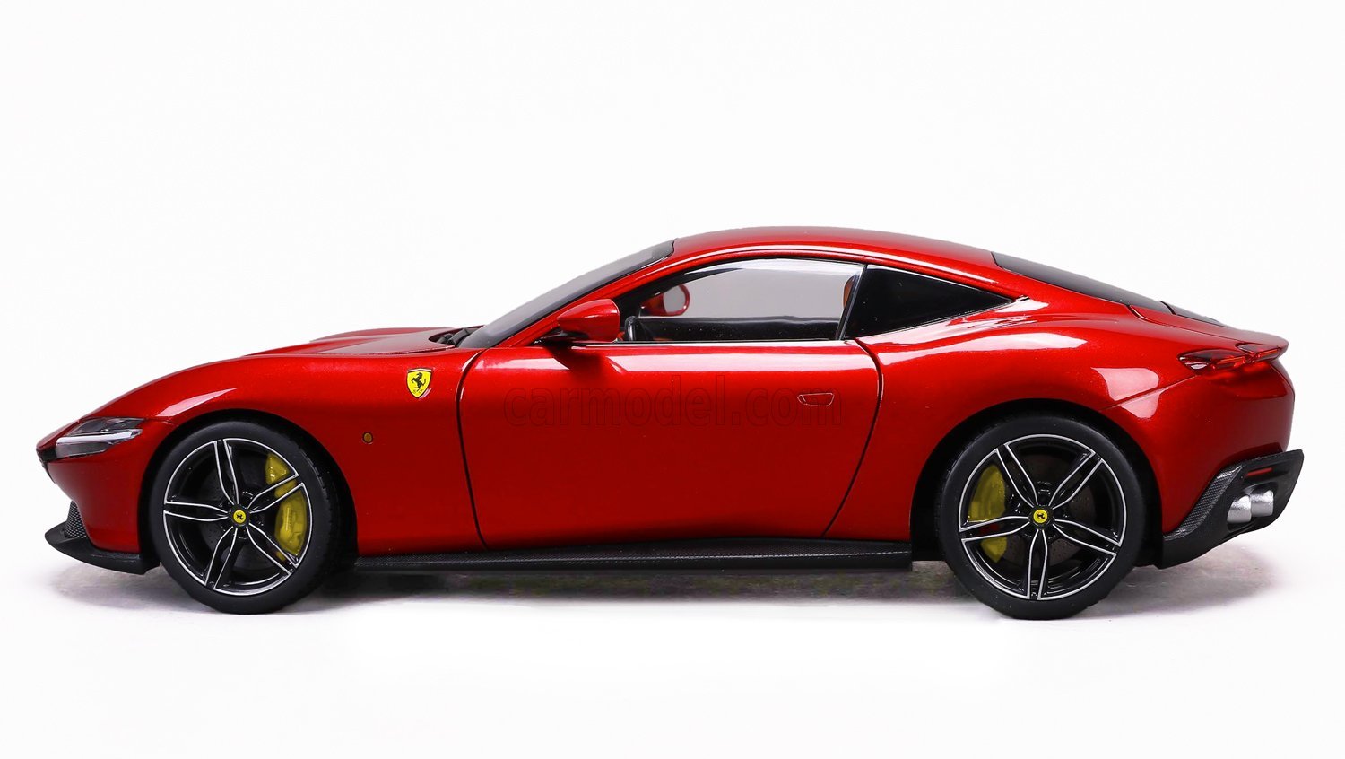 Ferrari Roma 2019 rosso magma with Showcase 1:18 Polistil