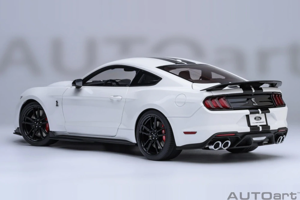 Ford Mustang Shelby GT500 Coupe 2023 Oxford white 1:18 AUTOart
