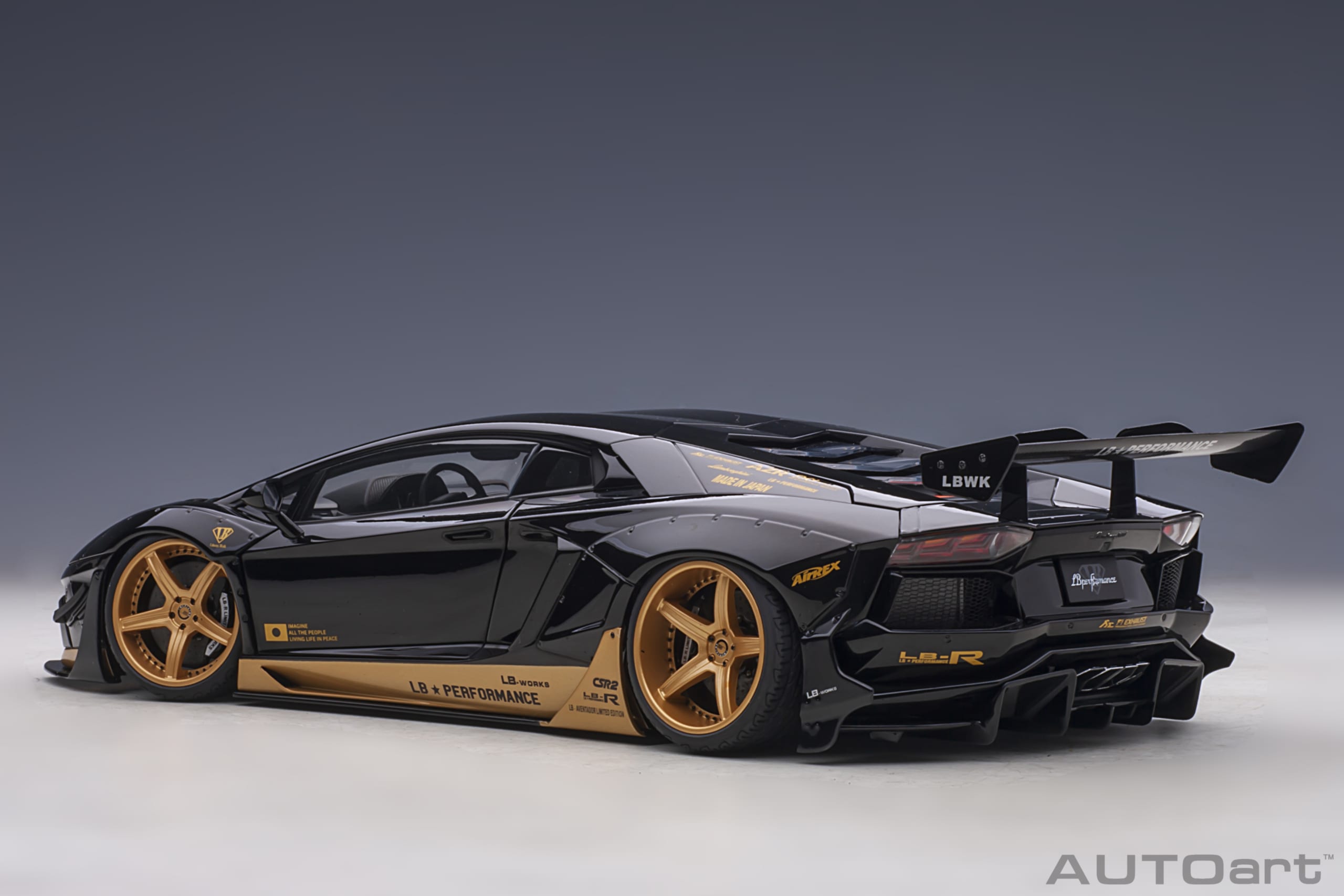 LB-Works Lamborghini Aventador Limited Edition gloss black/gold accents 1:18 AUTOart
