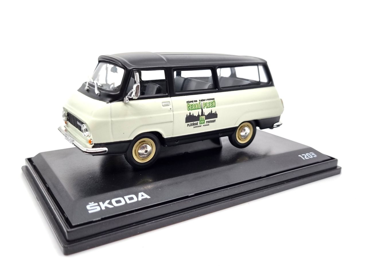 Škoda 1203 Plzeňské pivovary - Černá Plzeň 1:43 Svět autíček