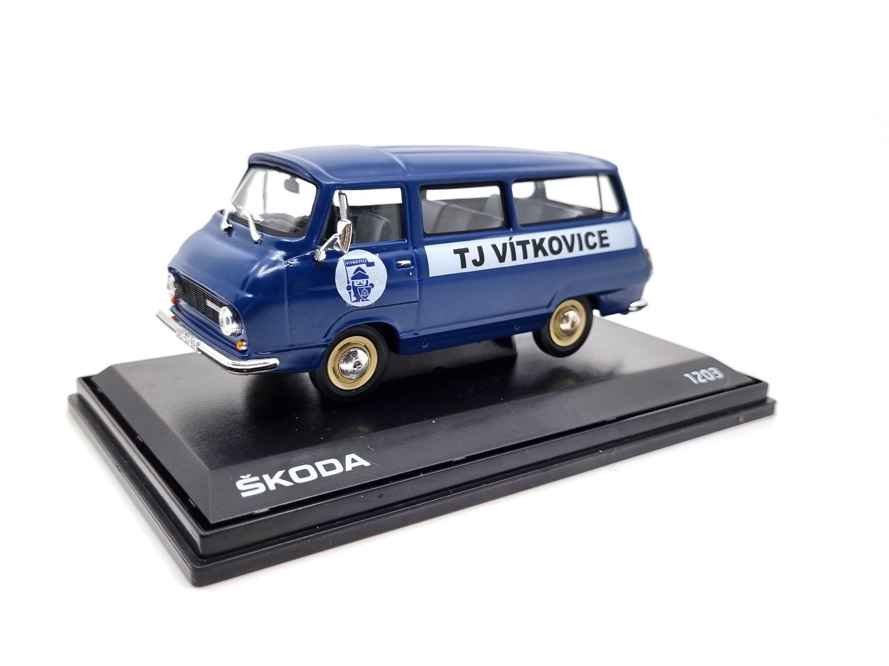 Škoda 1203 TJ Vítkovice limitovaná edice "Hokej 88" 1:43 Svět autíček