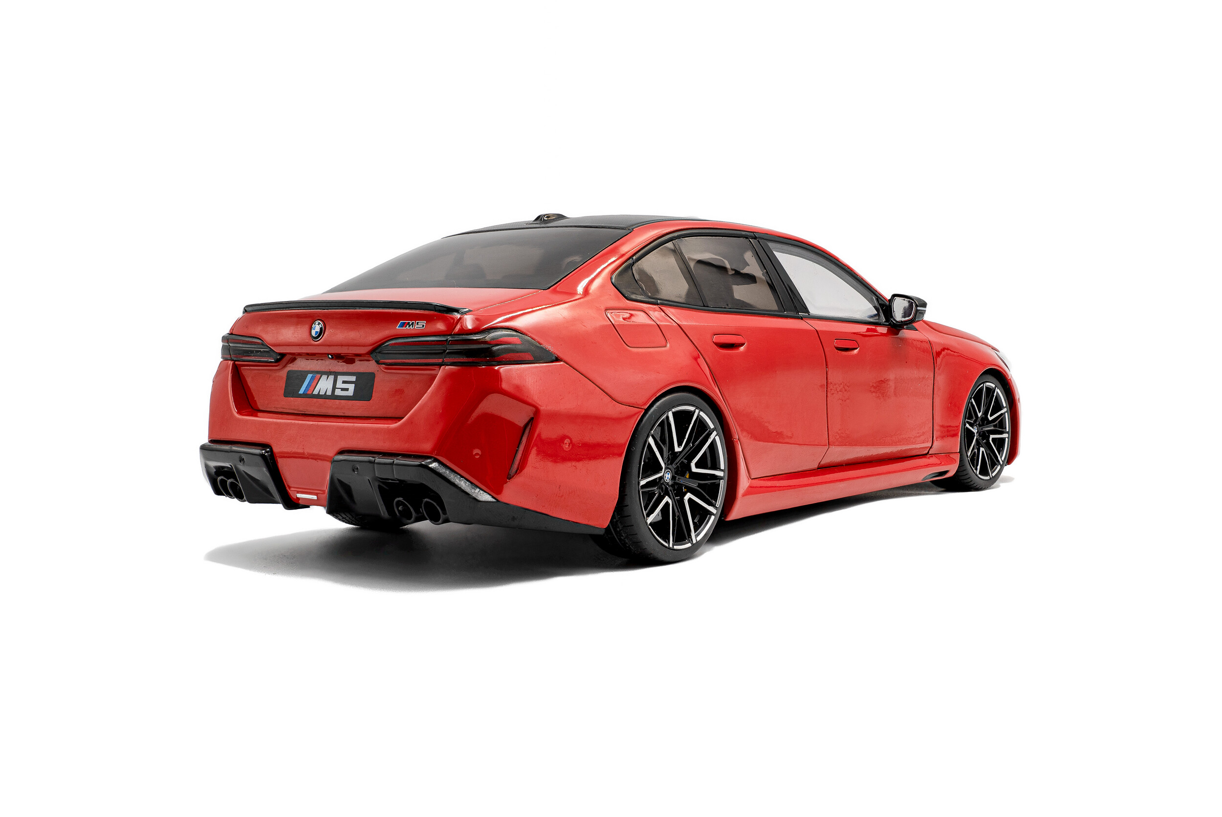 BMW M5 2025 fire red 1:18 Solido