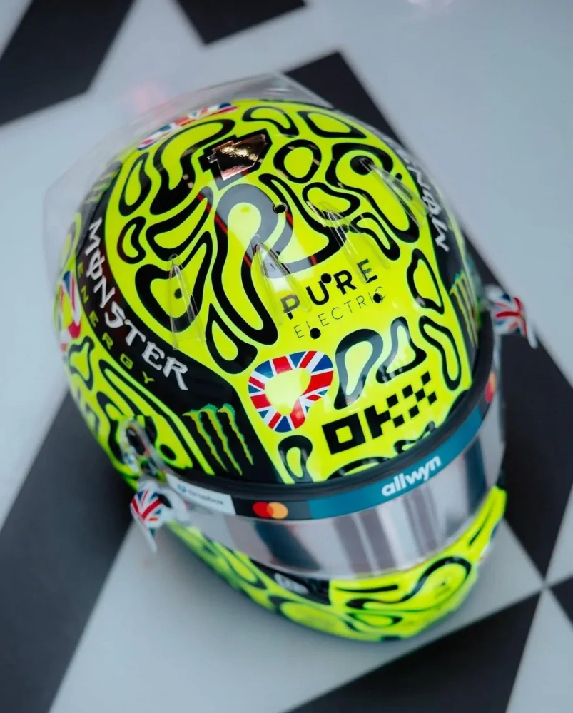 Helmet - McLaren Formula 1 Team Lando Norris British GP 2025 1:5 Spark