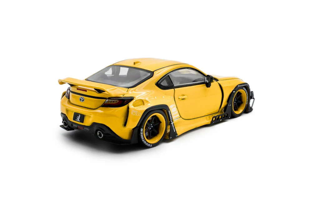 Toyota GR86 Rocket Bunny 2022 yellow 1:43 Solido