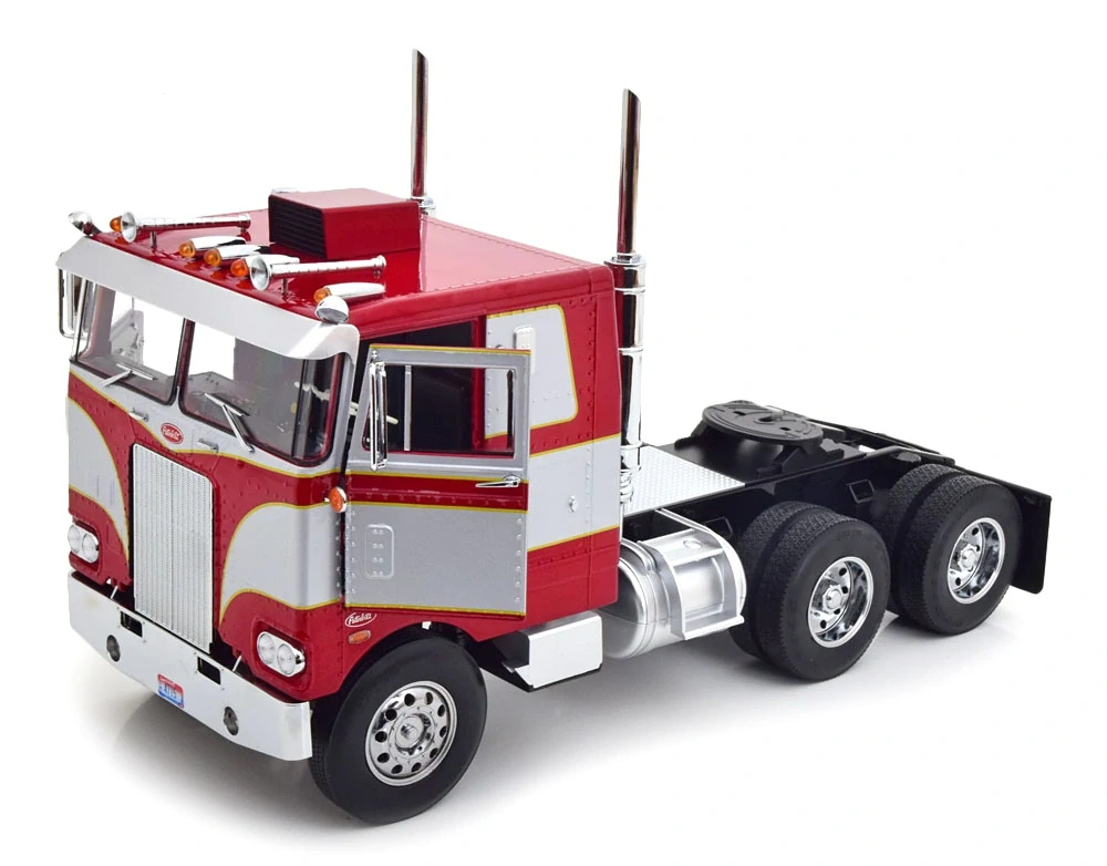 Peterbilt 352 Pacemaker Tractor Truck 3-Assi 1979 red 1:18 Road Kings