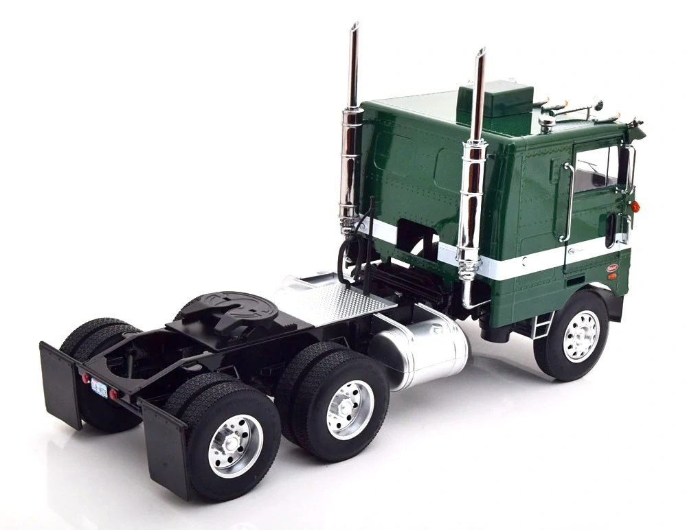 Peterbilt 352 Pacemaker Tractor Truck 3-Assi 1979 green metallic/white 1:18 Road Kings