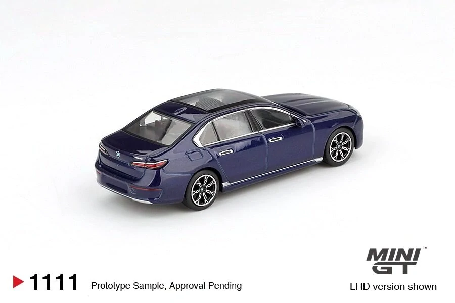 BMW i7 xDrive60 2022 Tanzanite blue metallic 1:64 Mini GT