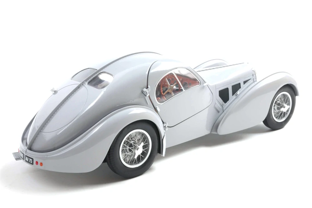 Bugatti Atlantic Type 57 SC 1937 matt silver 1:18 Solido