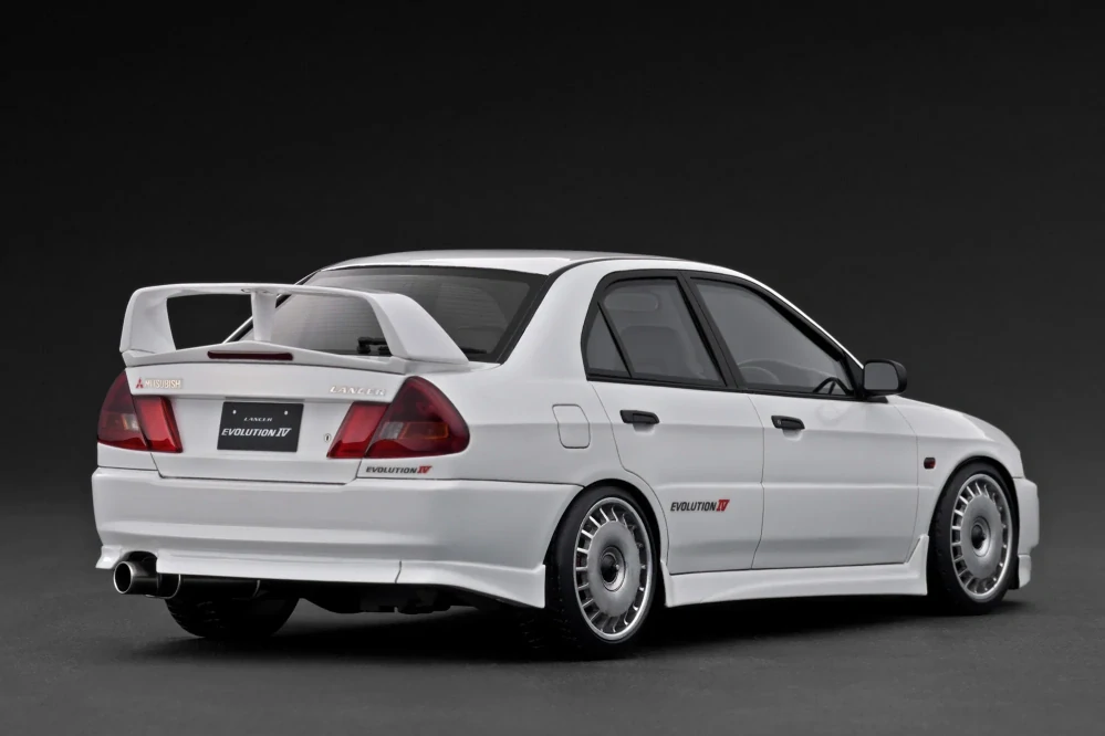 Mitsubishi Lancer Evolution IV CN9A white 1:18 Ignition Model