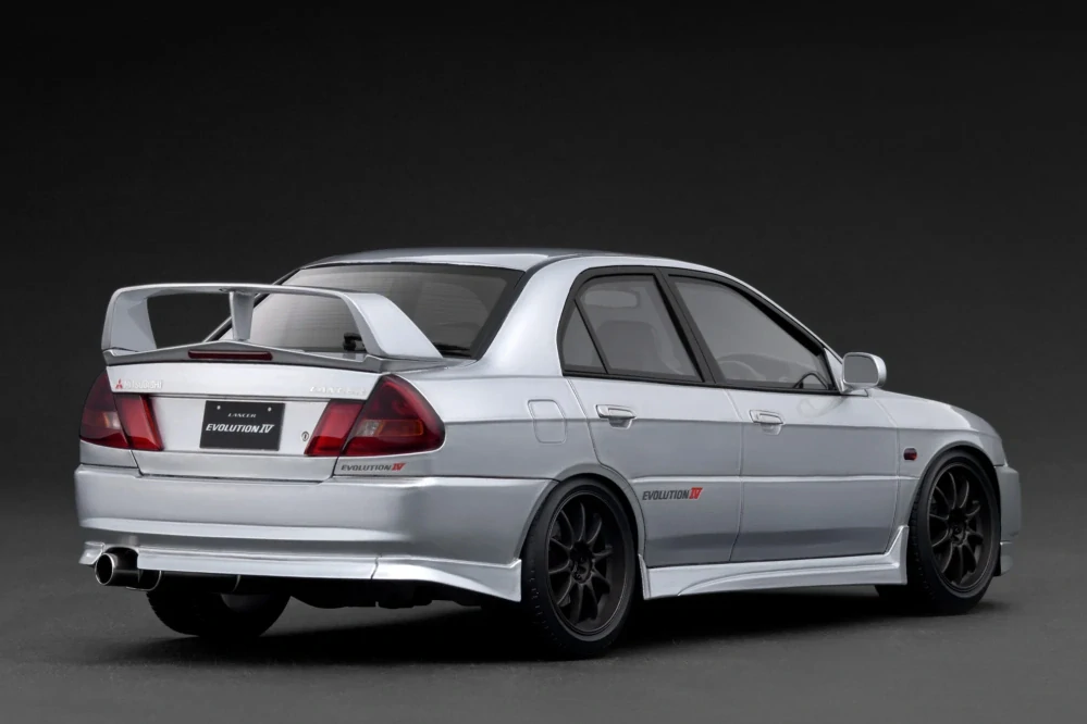 Mitsubishi Lancer Evolution IV CN9A silver 1:18 Ignition Model