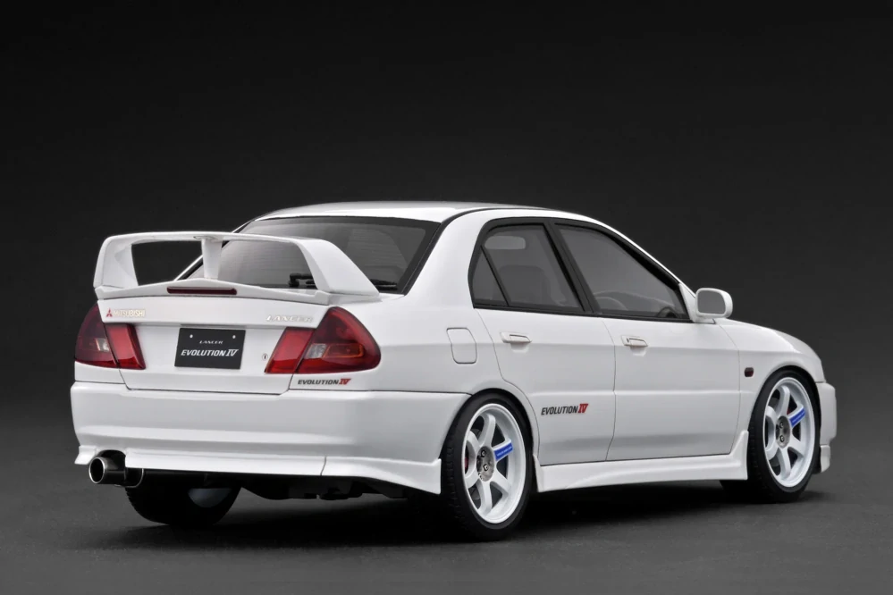 Mitsubishi Lancer Evolution IV CN9A white 1:18 Ignition Model
