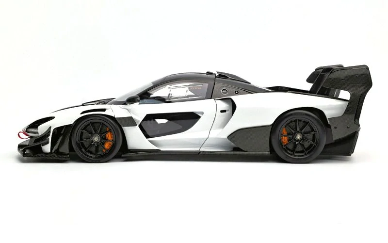 McLaren Senna GTR white 1:18 LCD Model