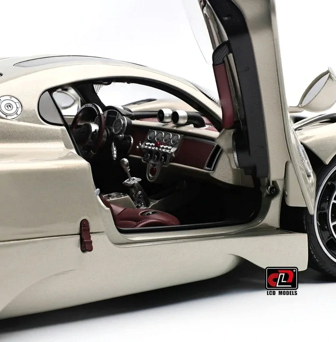 Pagani Utopia gold 1:18 LCD Model