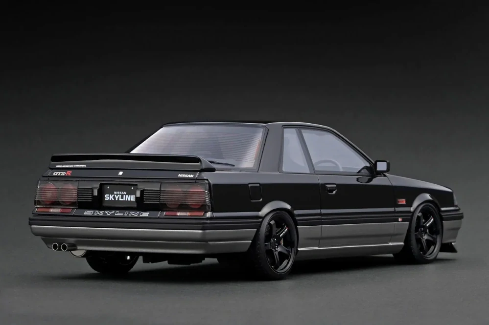 Nissan Skyline GTS-R (R31) black/silver 1:18 Ignition Model