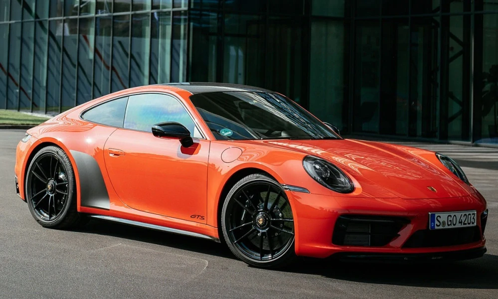 Porsche 911 992 Carrera 4 GTS 2023 lava orange 1:43 Solido