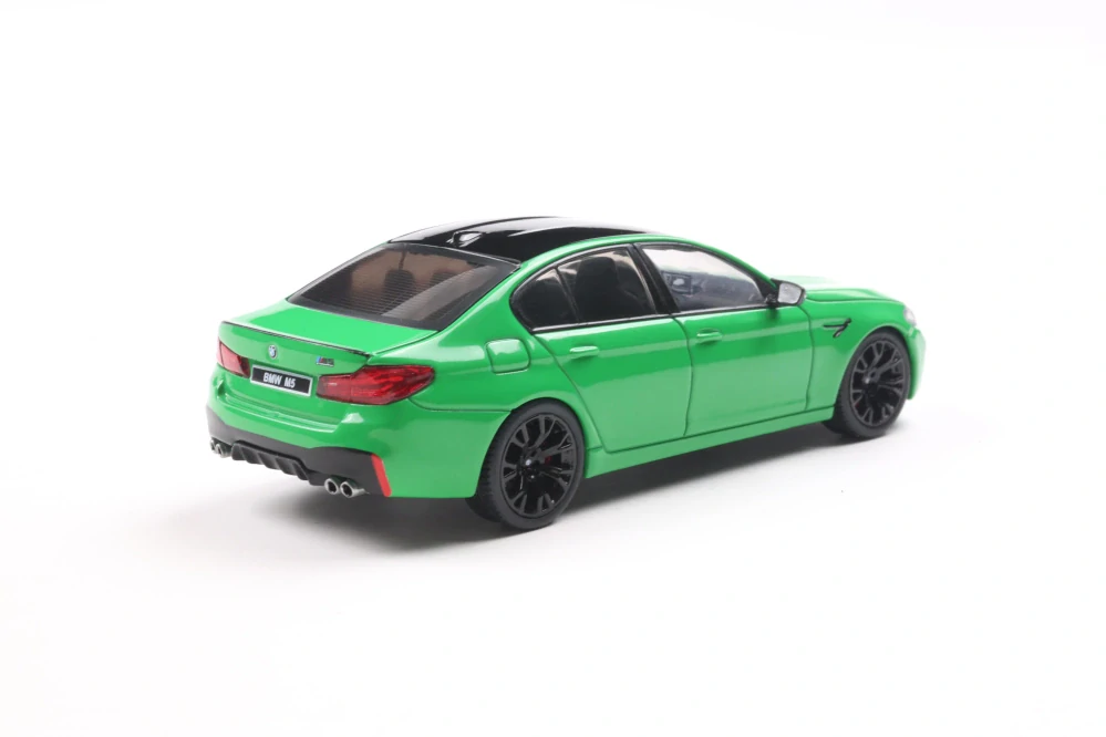 BMW M5 Competition 2022 signal green 1:43 Solido